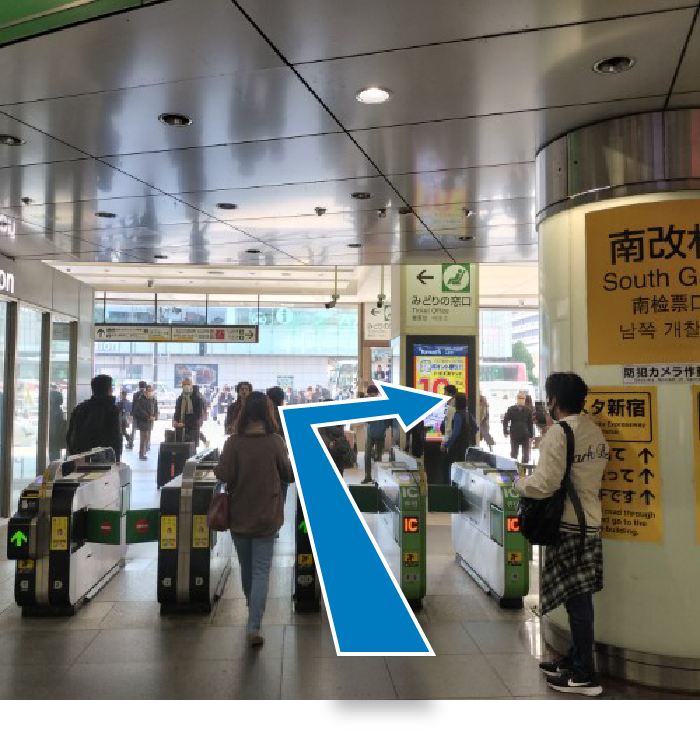東京こころのクリニック　JR新宿駅南口をでる
